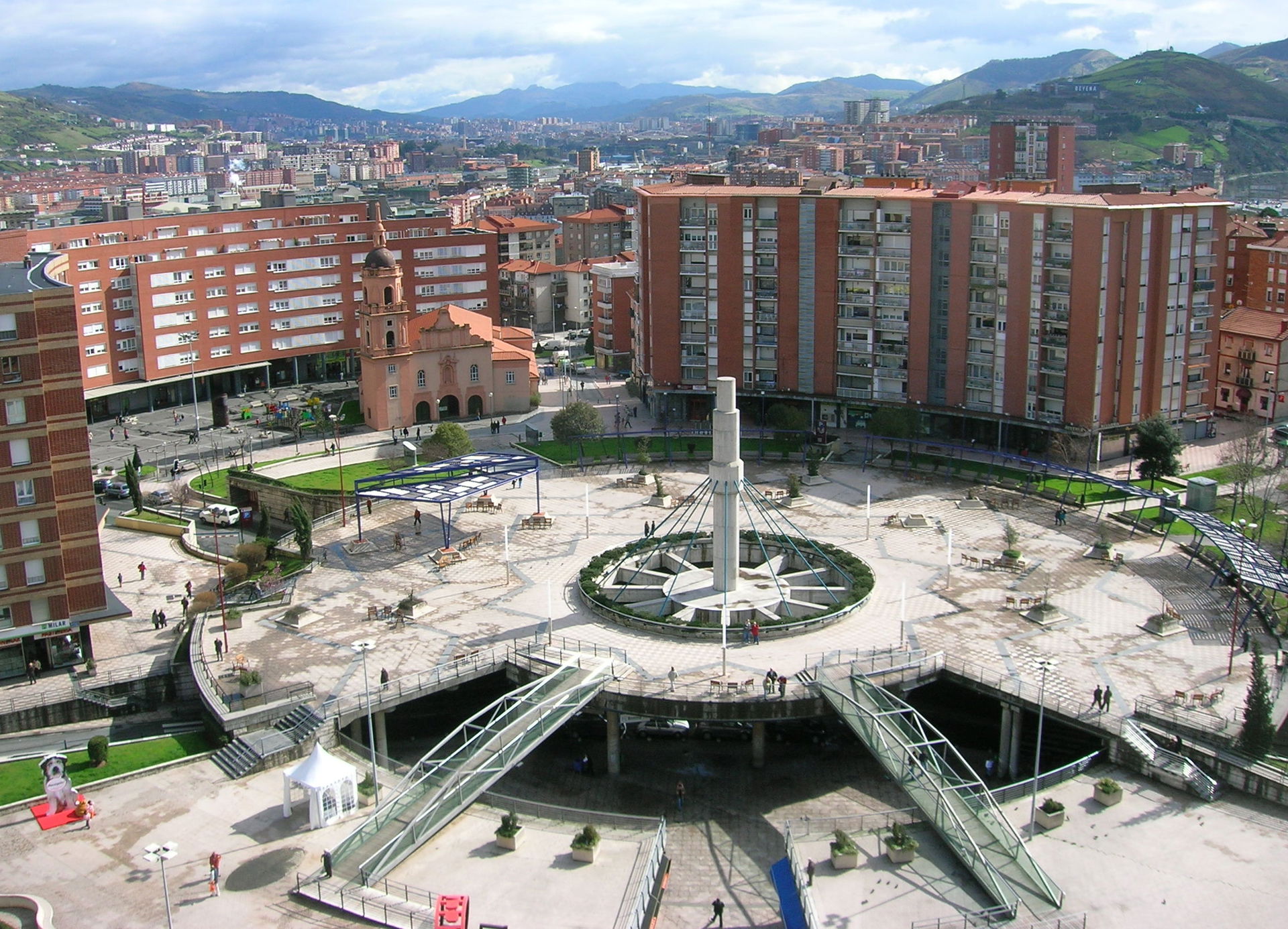 Square in Cruces - Gurutzeta, as seen from the Hospital.