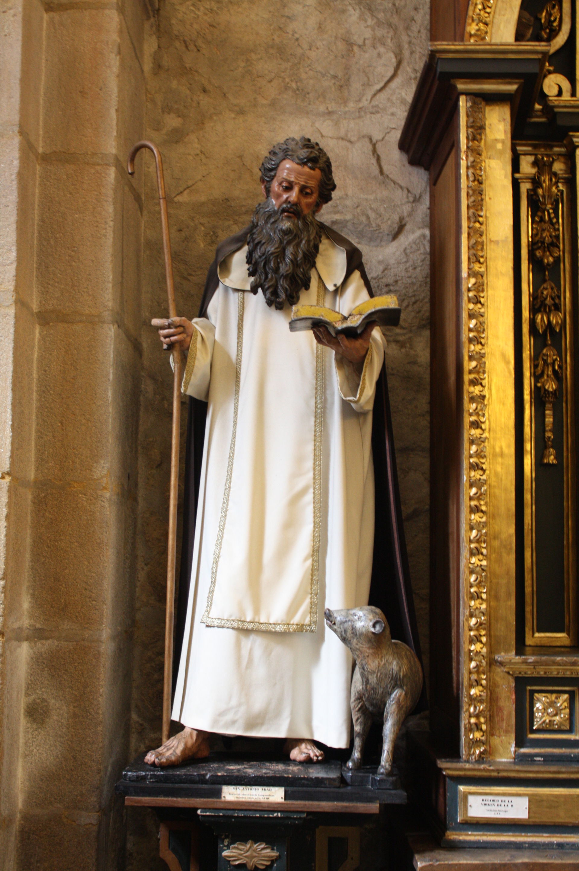 Figura de Santo Antón Abade, na igrexa de San Bartolomeu, de Po…