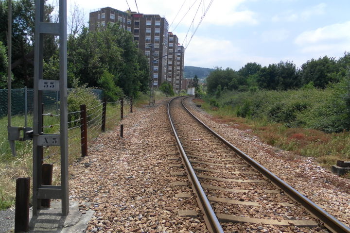 Llaranes district