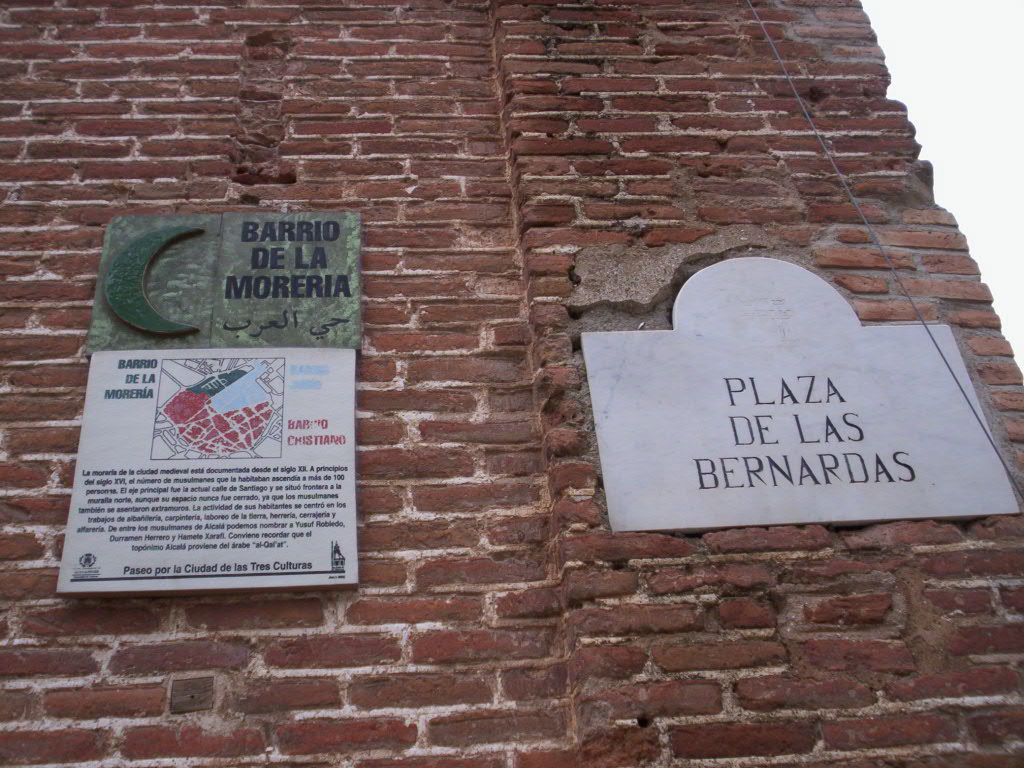 Placa de información turística que marca la situación de la ant…