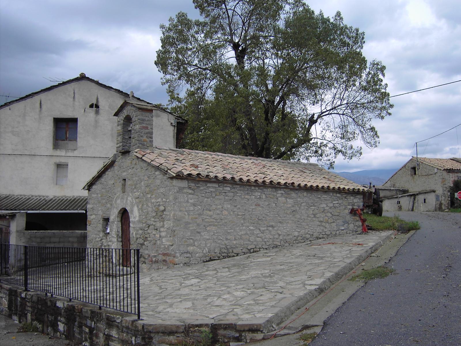 La diminuta capilla de Buetas, en el municipio altoaragonés de …