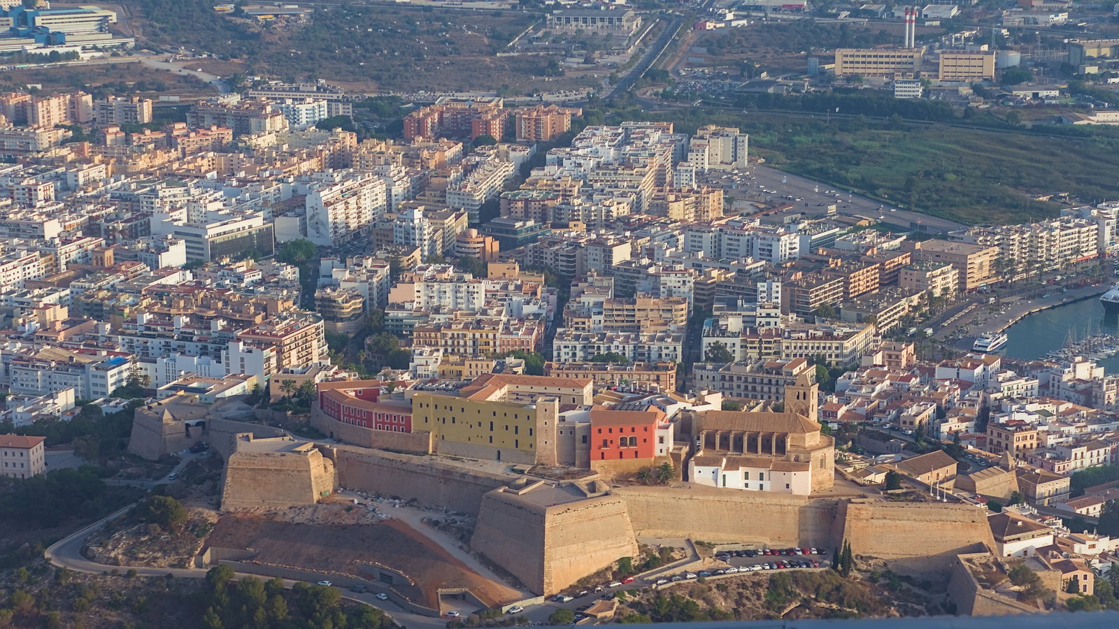 Dalt Vila district
