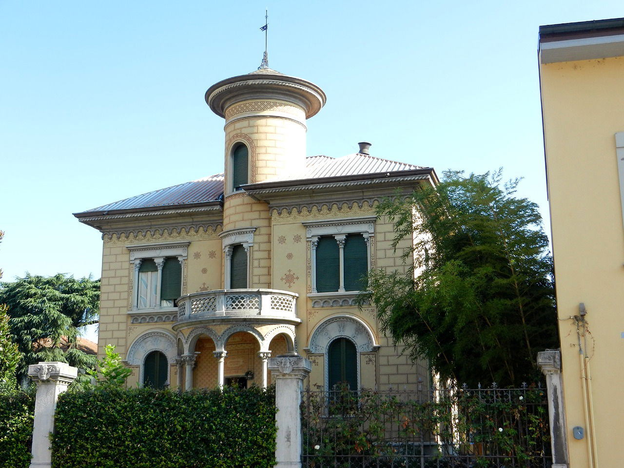 Melzo - Villa caratteristica in Piazza Risorgimento