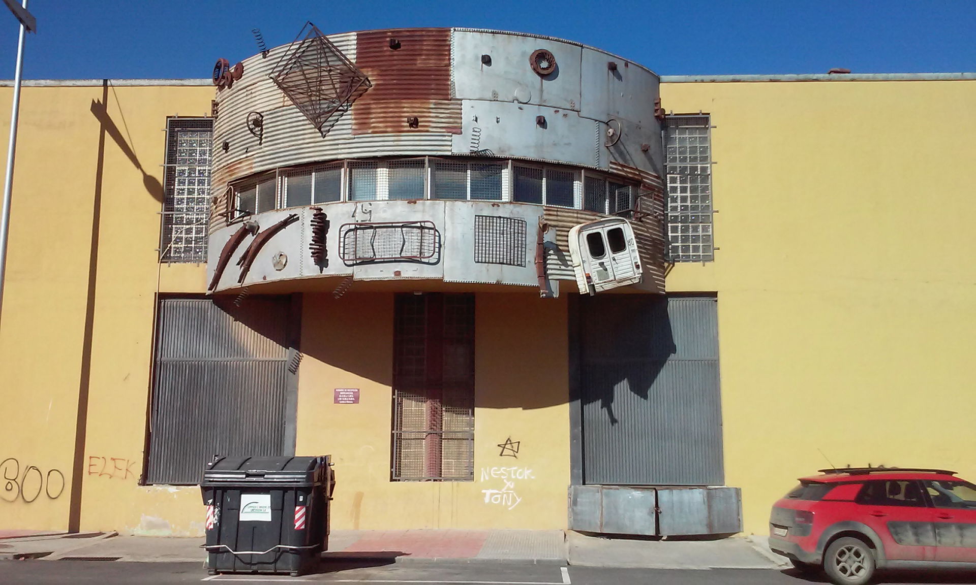 The particular side facade of the Centro de Salud Virgen de la …