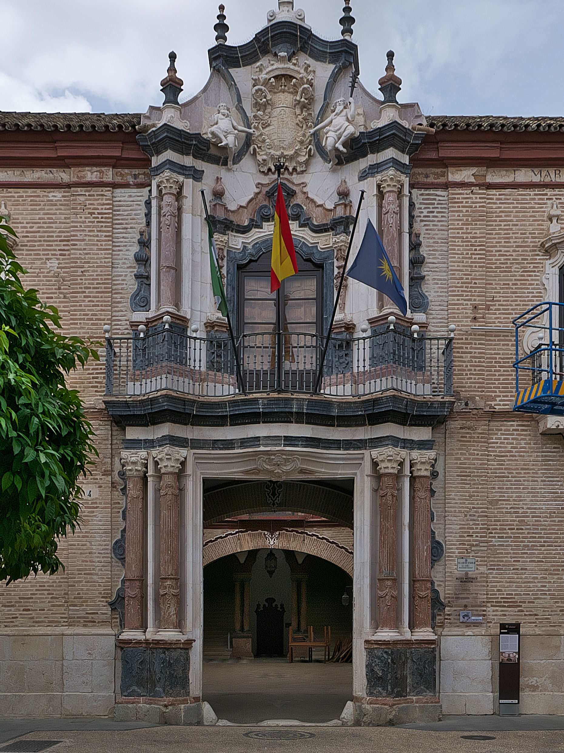Portada barroca del Palacio de Benajemí, en la que interviene A…