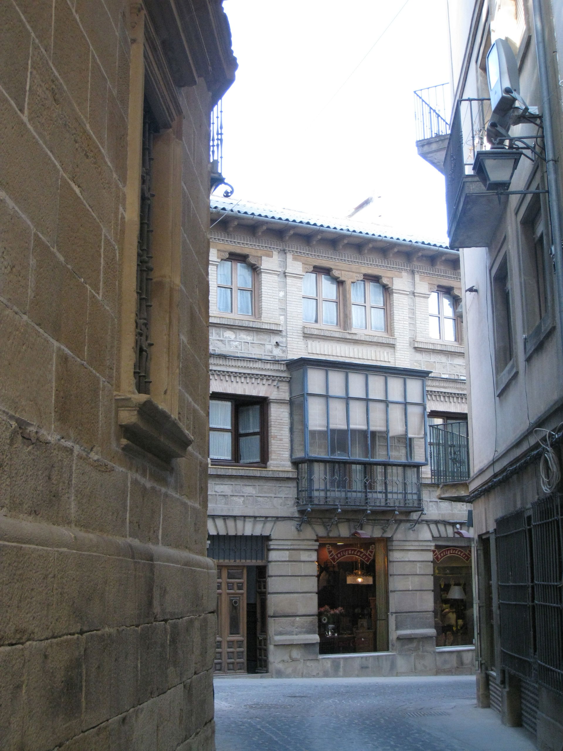 Calle Real Area view 1