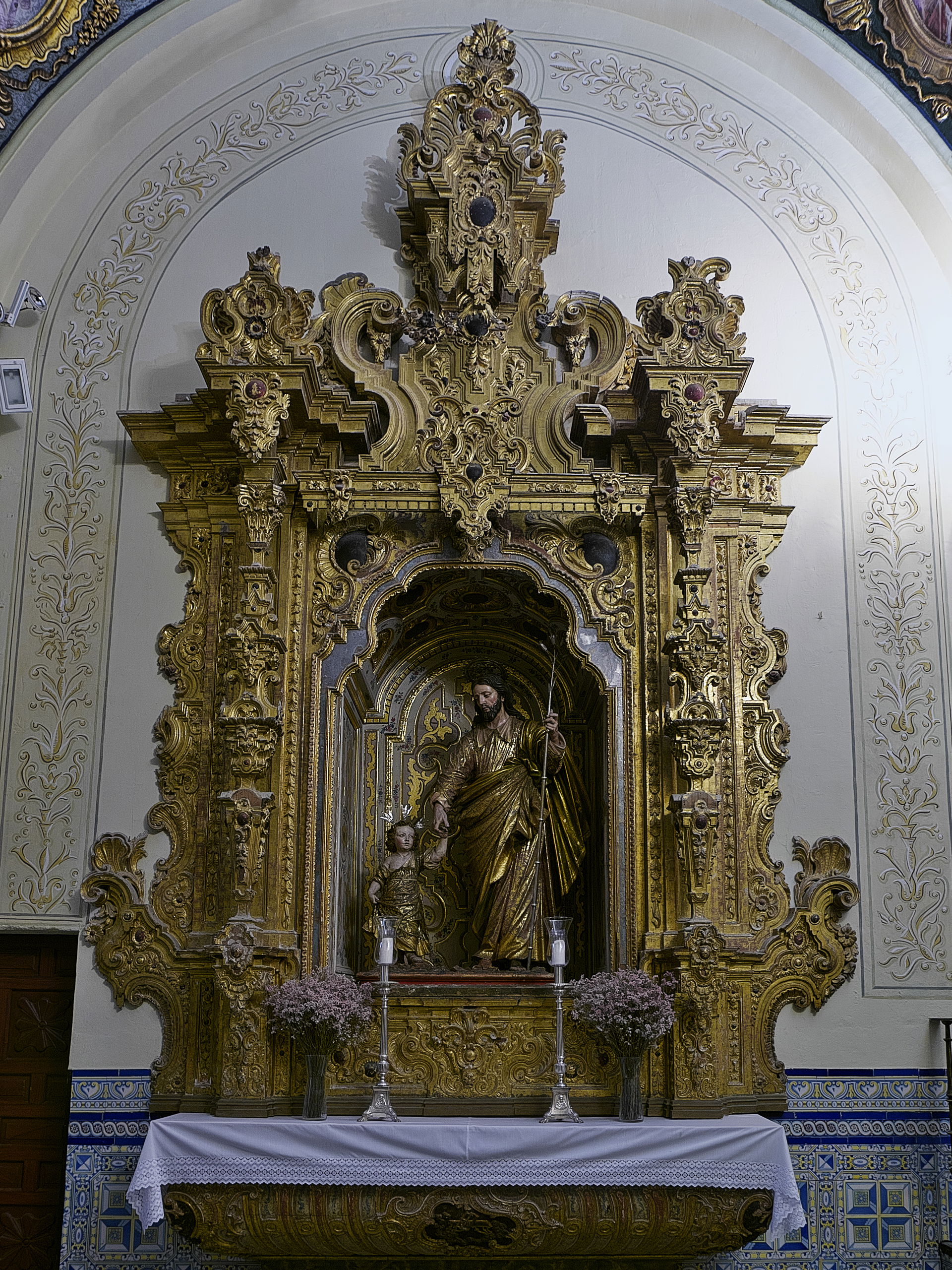Capilla de Nuestra Señora del Rosario. Retablo con imágenes de …