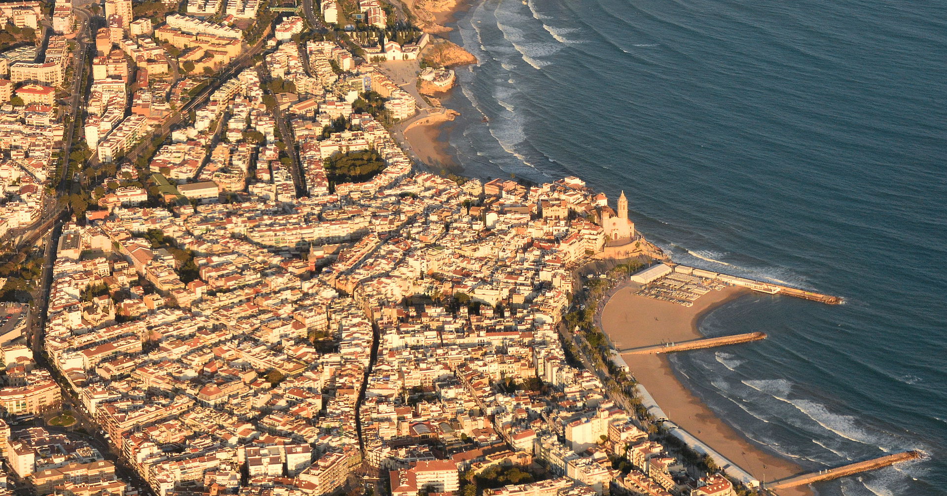 Sitges is a very popular holiday resort in north-east Spain.
It…
