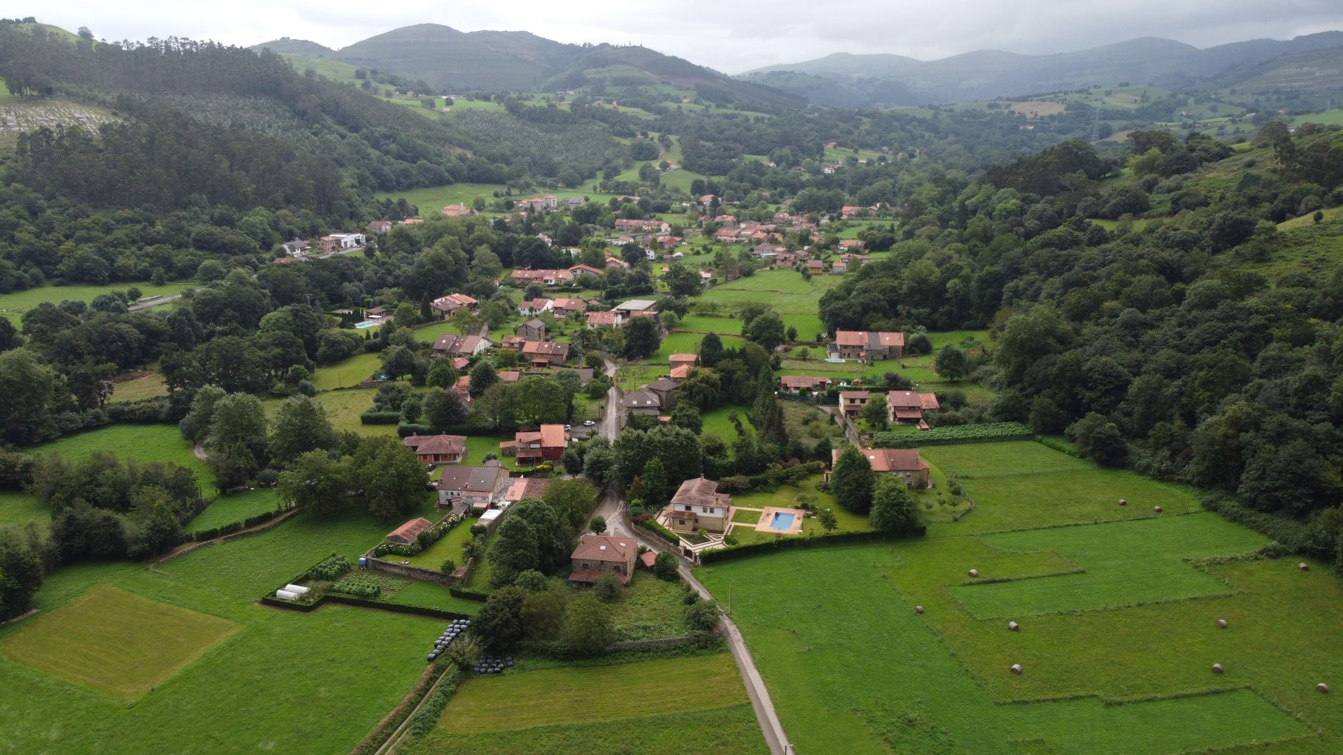 Barrio de Arriba desde La Portada, al oeste.
