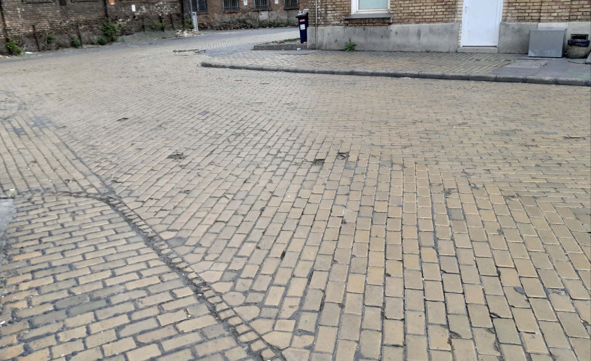Ceramit street in Csepel industrial plant (Sledgehammer str.).