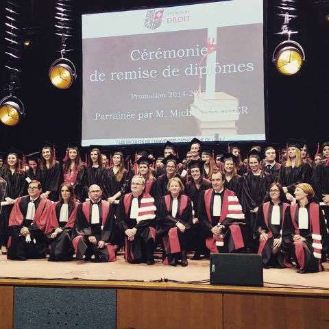 Étudiants de droite view 1
