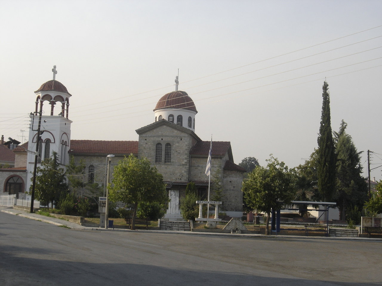 Neokaisareia district