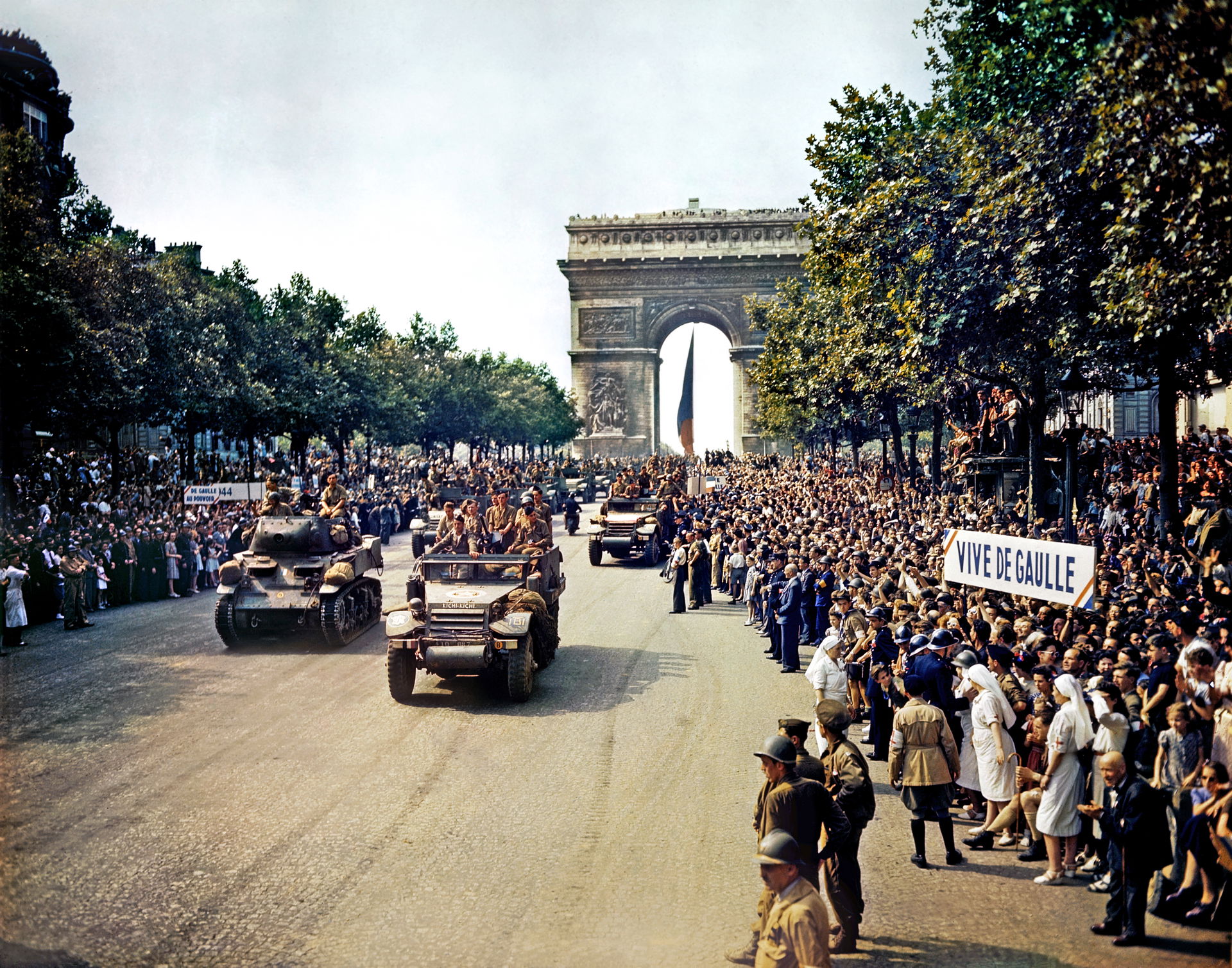 Champs-Élysées view 1