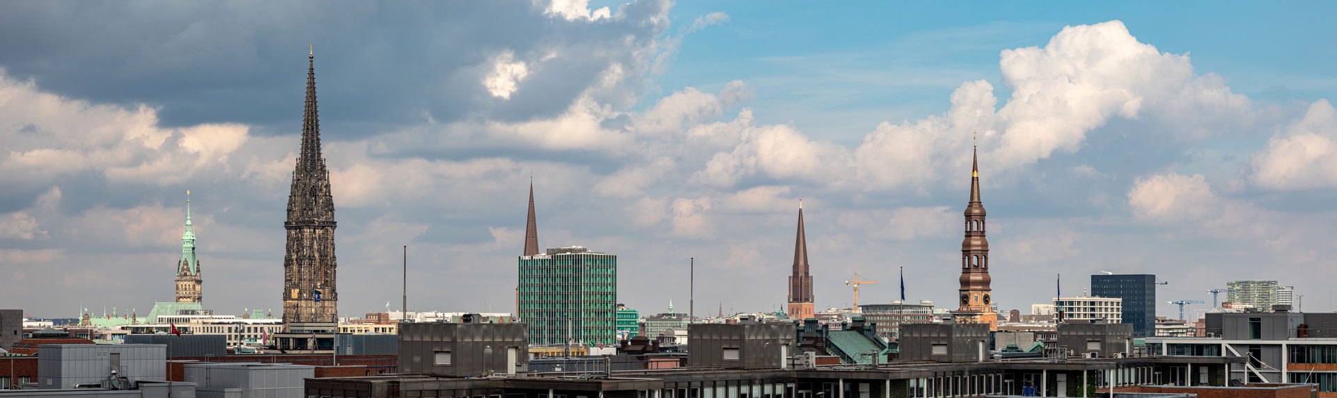 View from the Elbphilharmonie Plaza (8th floor) to the Old Town…