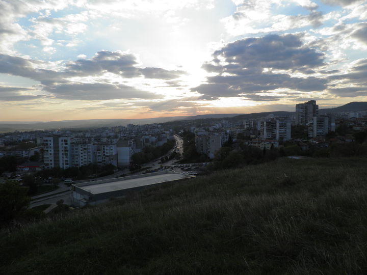 Владислав Варненчик district