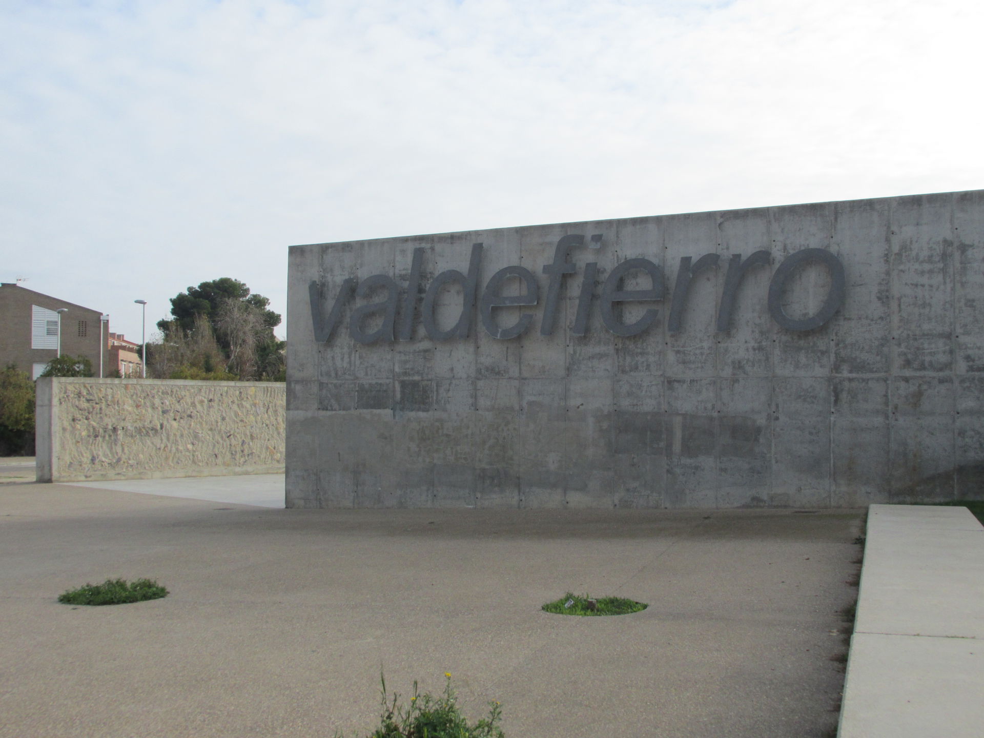 Oliver-Valdefierro view 2