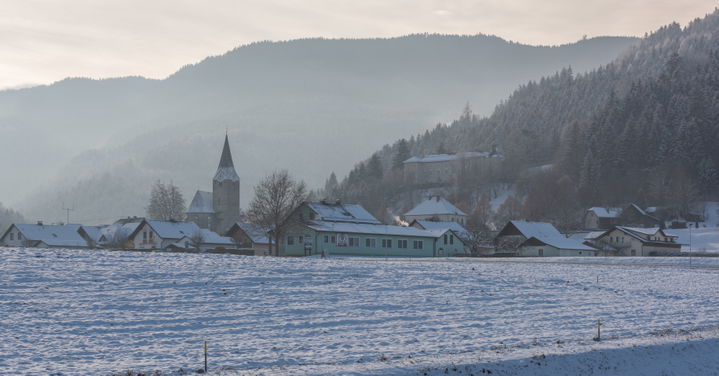 Schloß Neuhaus district