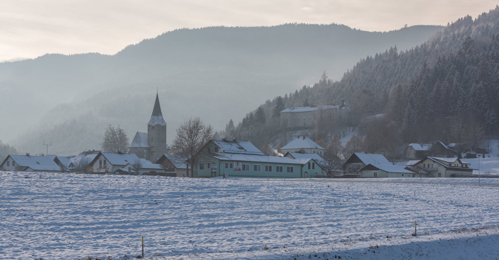 Schloß Neuhaus district