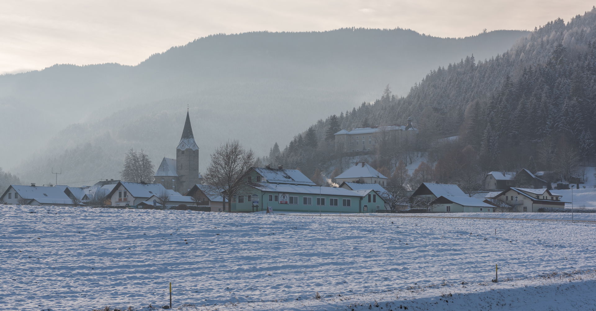 Schloß Neuhaus view 2