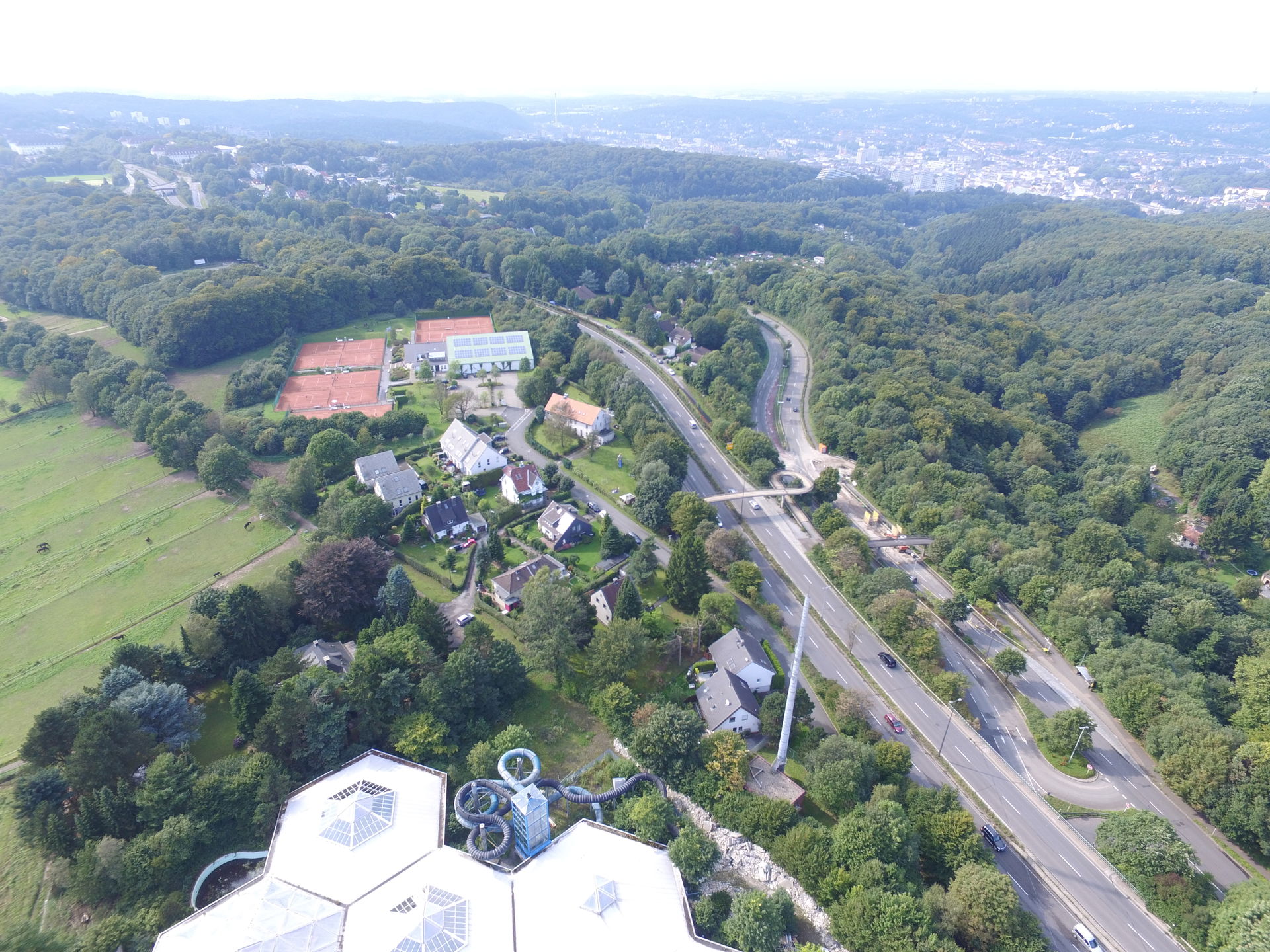 Die Hofschaft Kapellen in Wuppertal, Landesstraßen 417 und 418,…