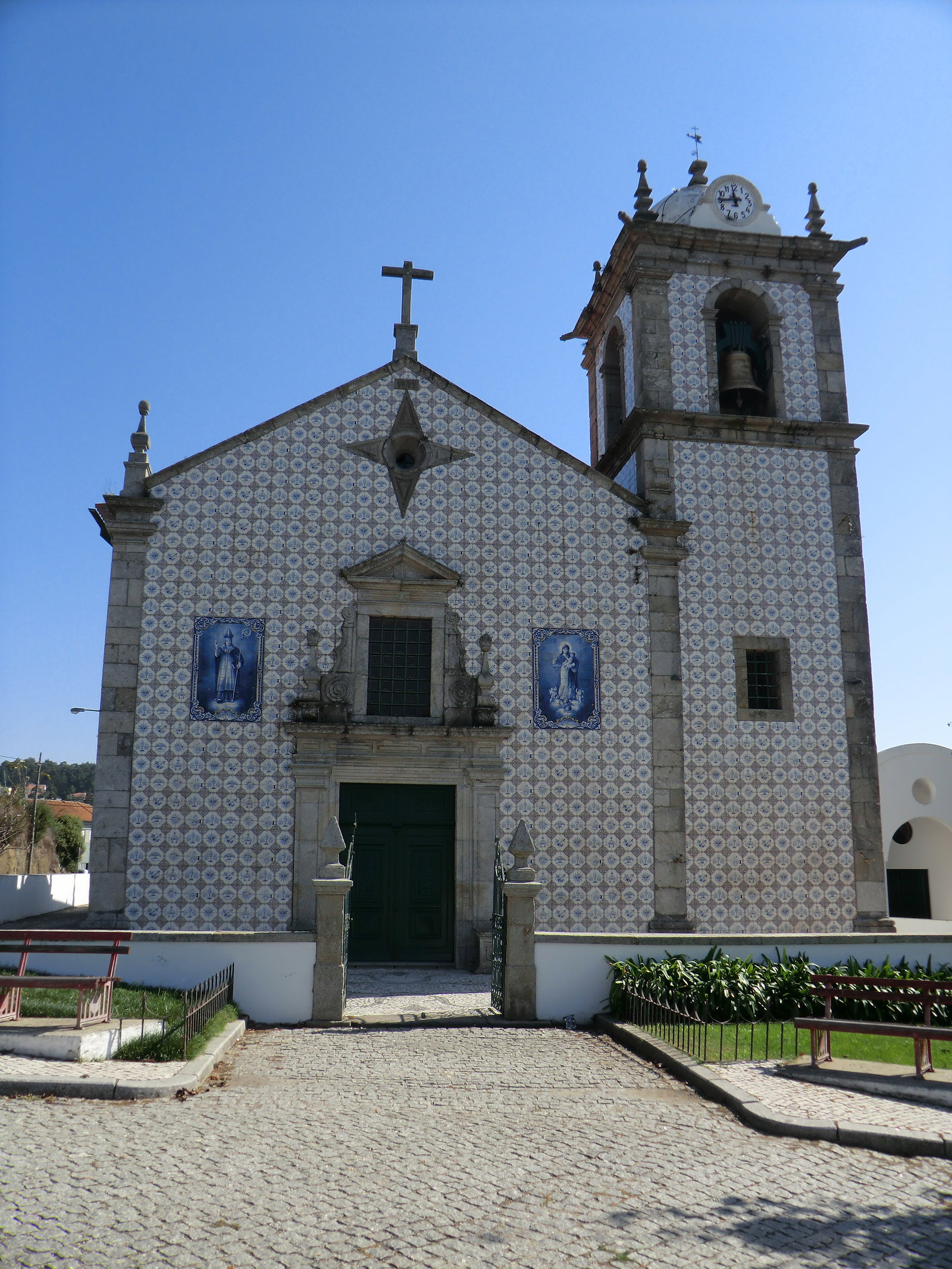 Escapães district