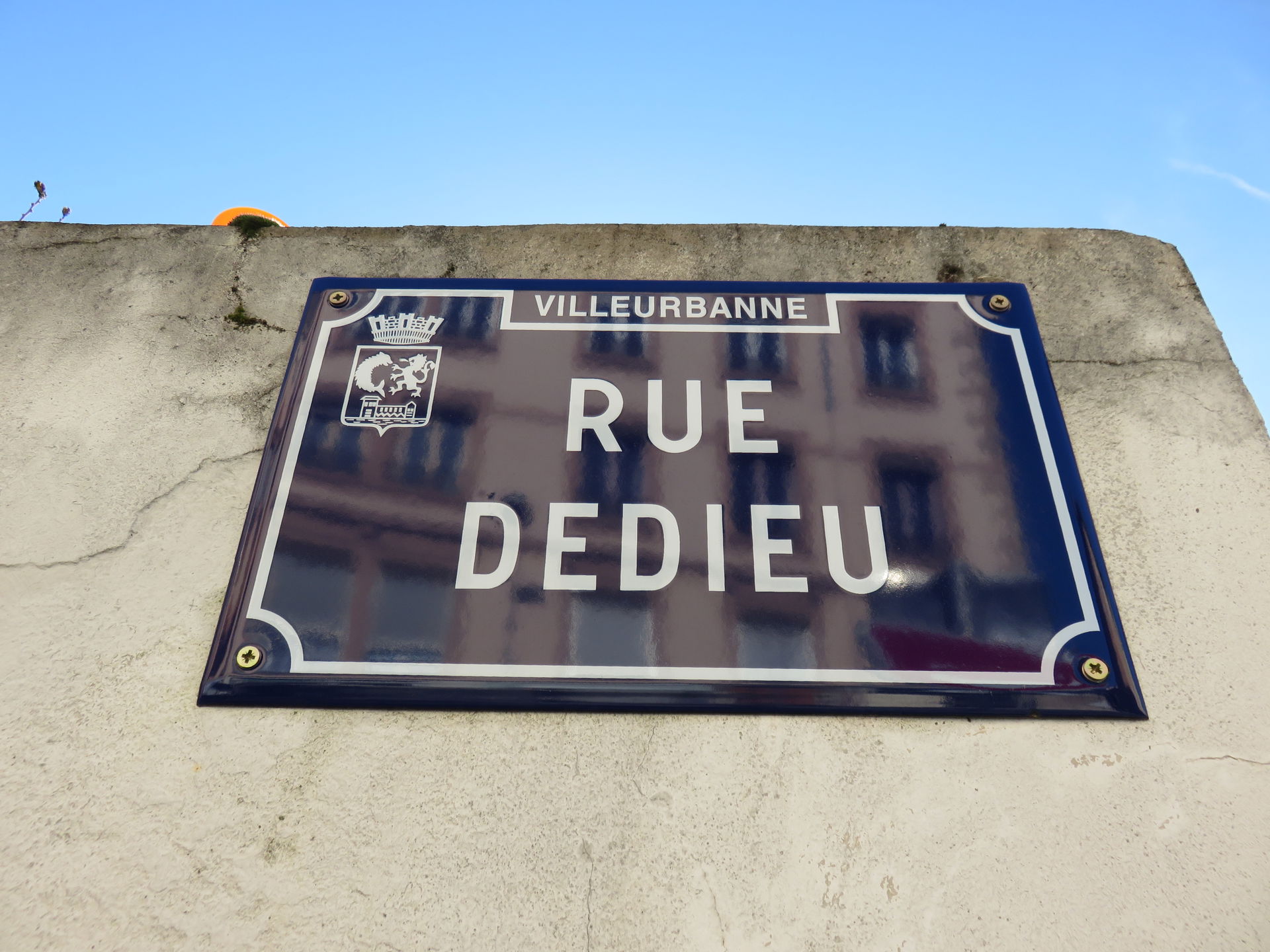 Plaque de la rue Dedieu à Villeurbanne (Rhône, France).