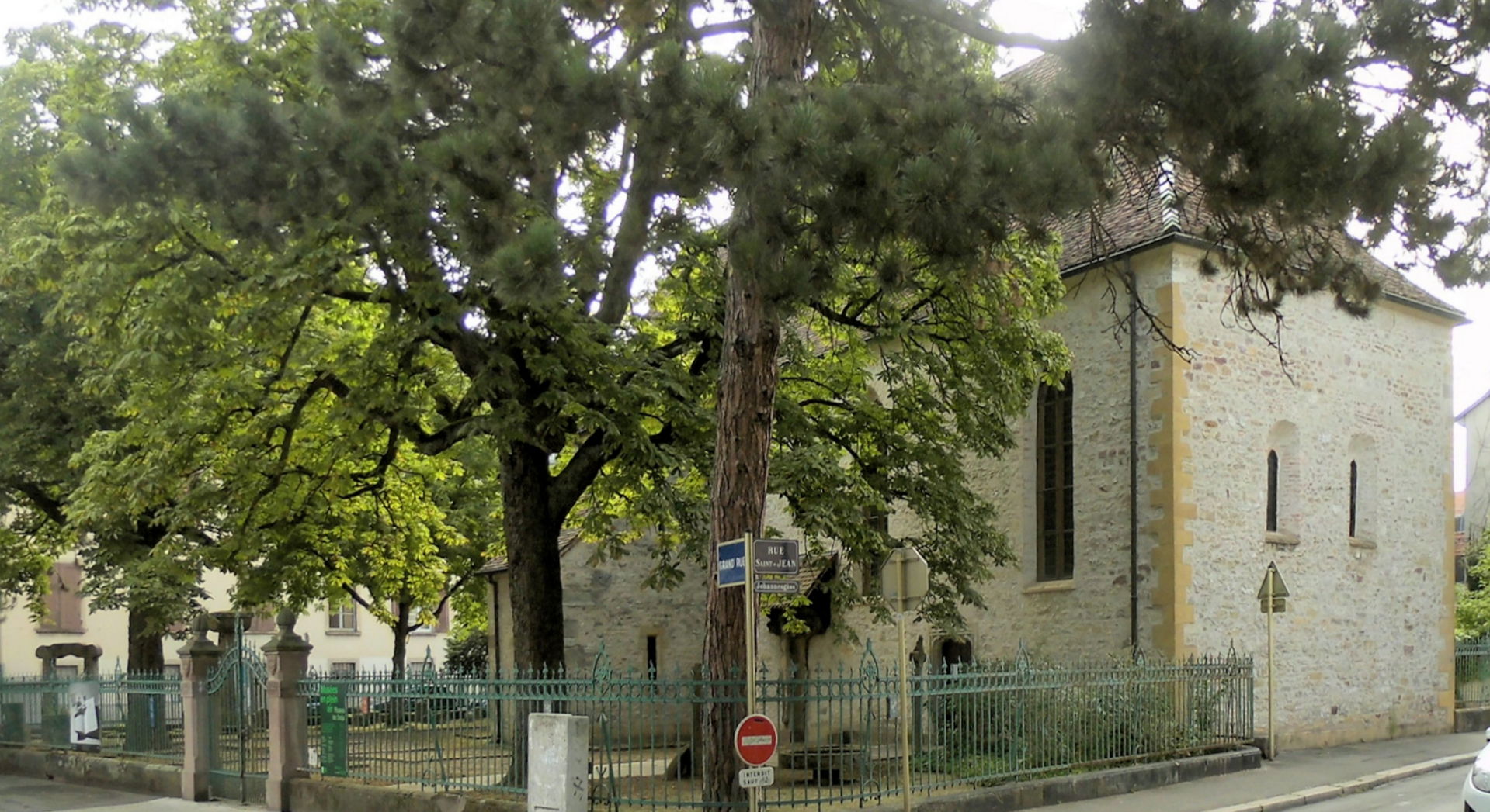 La chapelle Saint-Jean au XIIIe siècle à Mulhouse, côté ouest. …